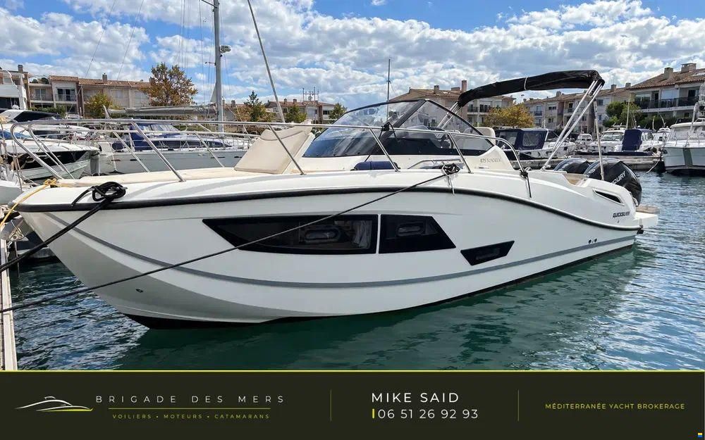 Quicksilver Activ 875 Sundeck