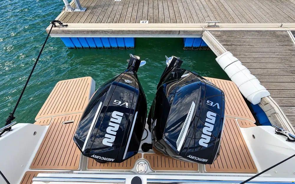 Quicksilver Activ 875 Sundeck