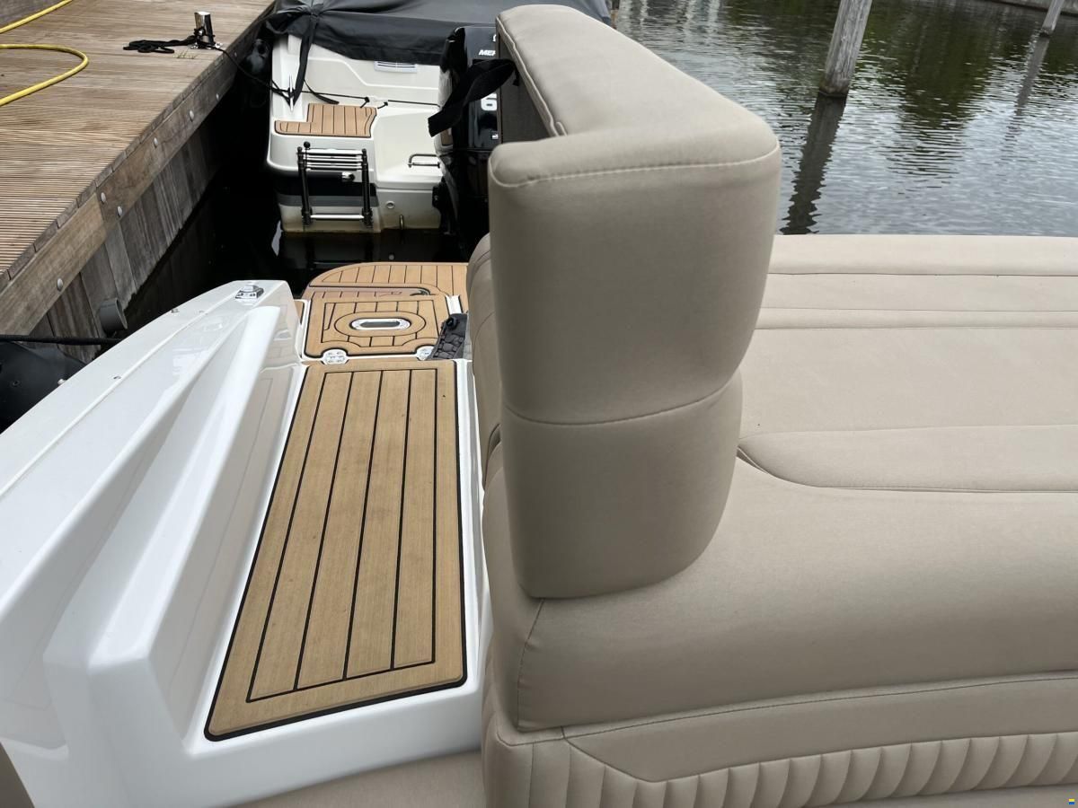 Rinker 23QX