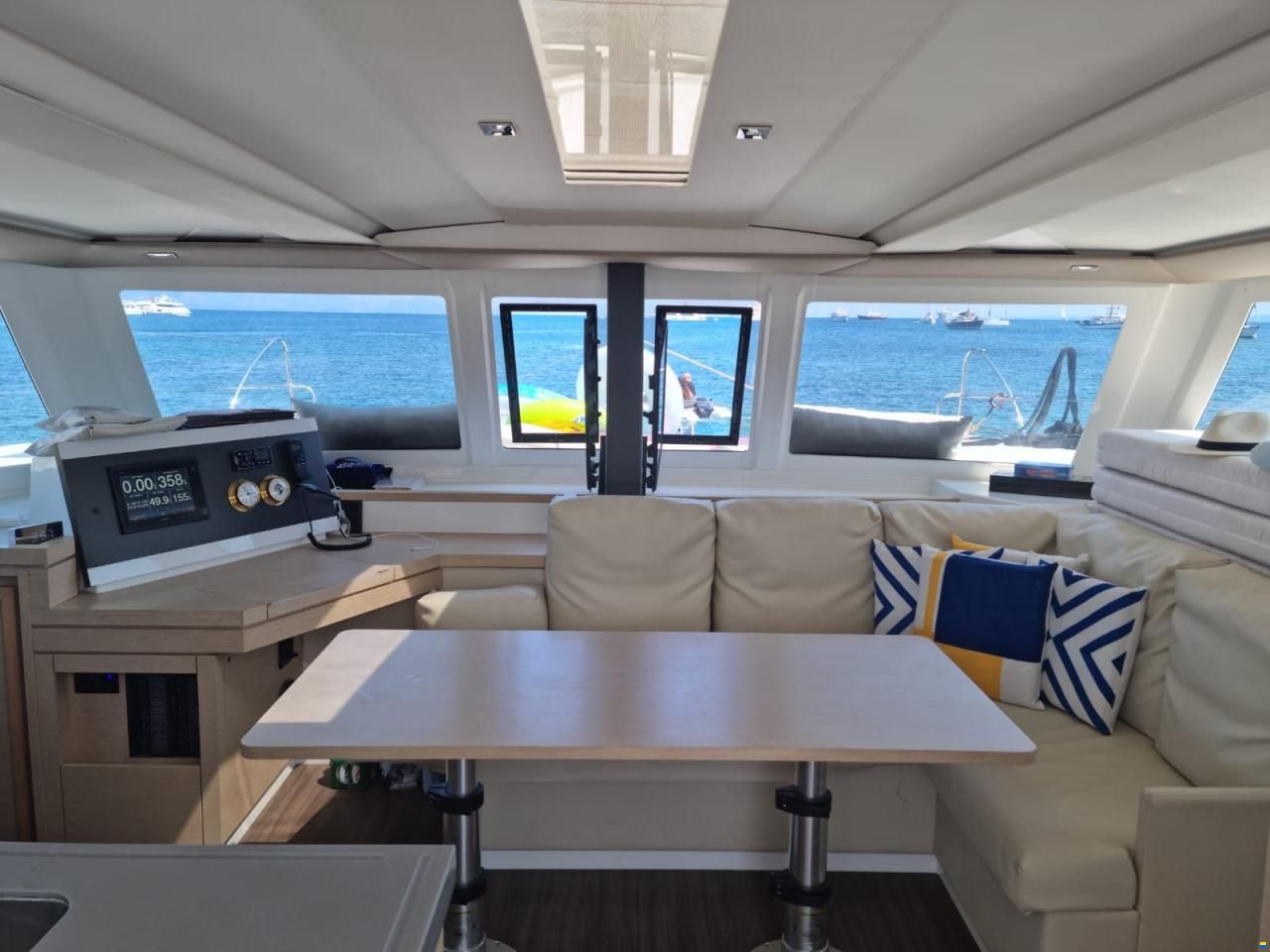 Fountaine Pajot Lucia 40