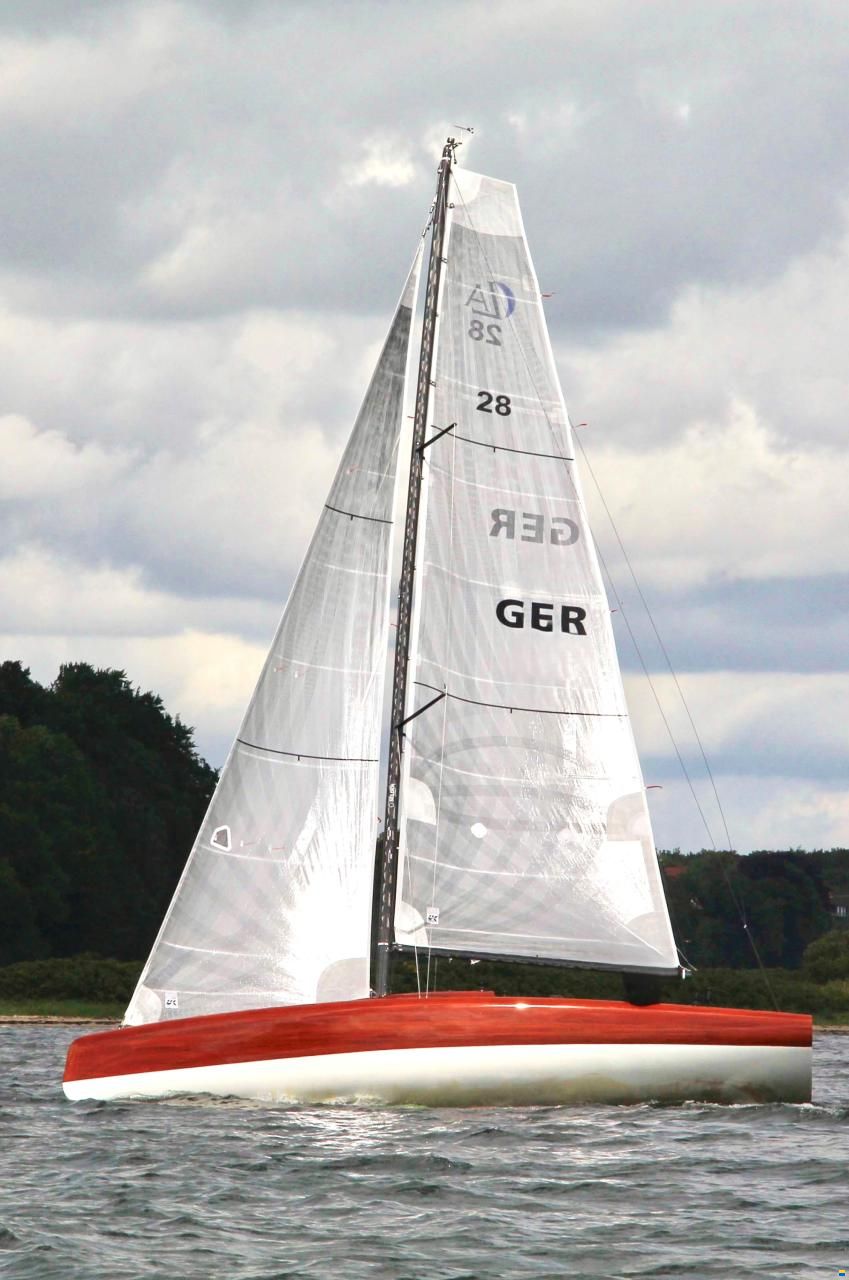LA 28 Daysailer