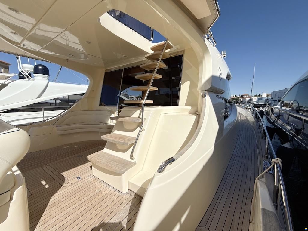 Mochi Craft Dolphin 64 Sun Top