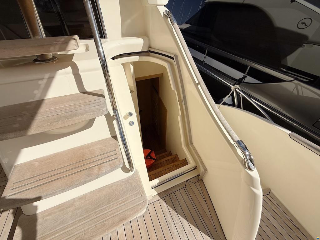 Mochi Craft Dolphin 64 Sun Top
