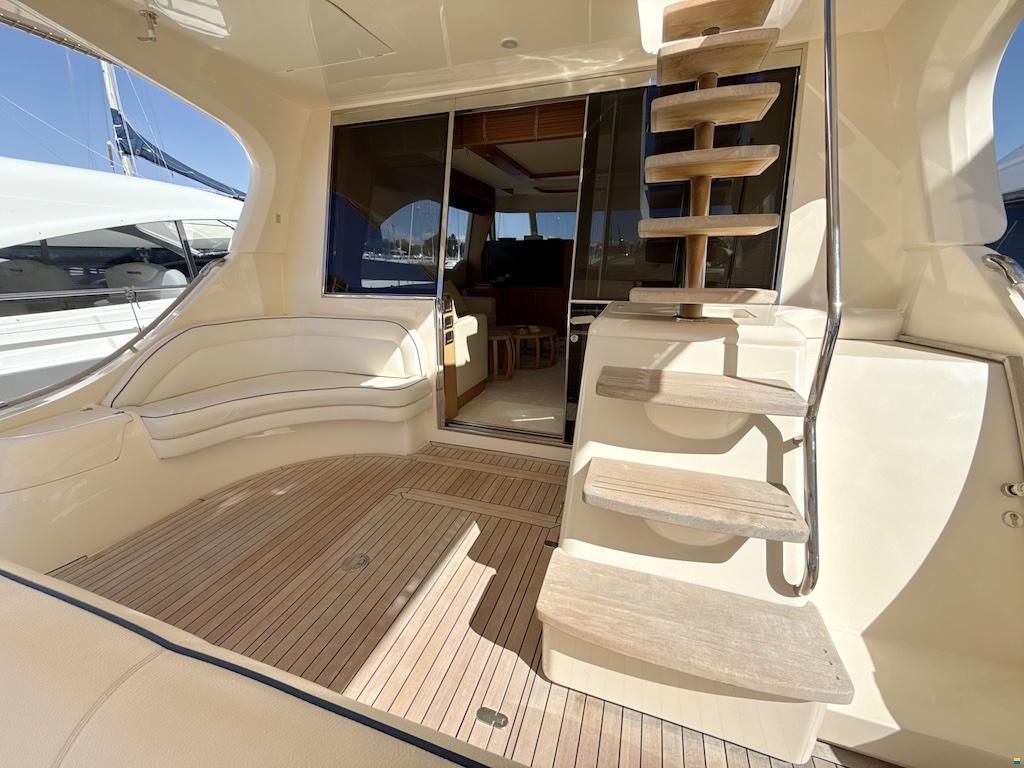 Mochi Craft Dolphin 64 Sun Top