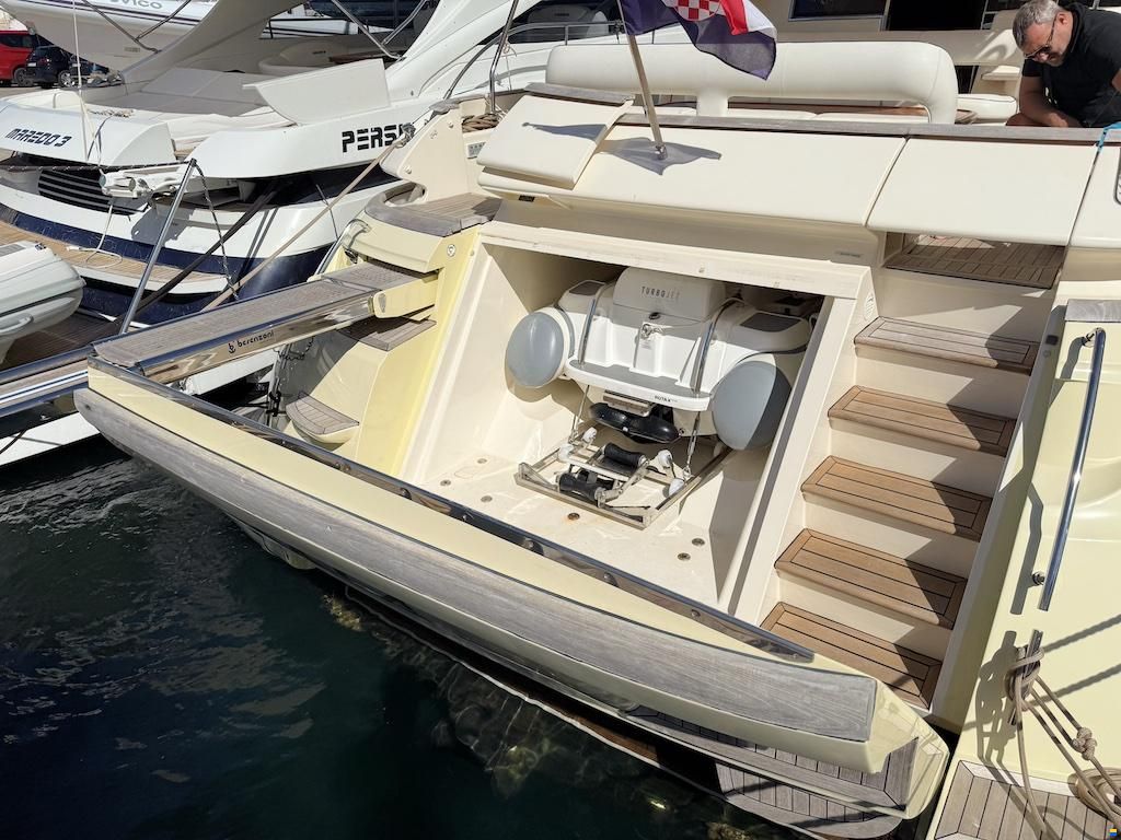 Mochi Craft Dolphin 64 Sun Top