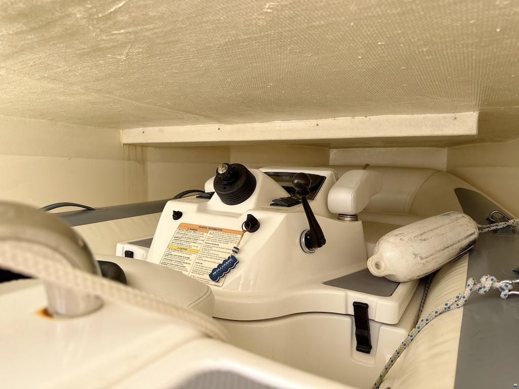 Mochi Craft Dolphin 64 Sun Top