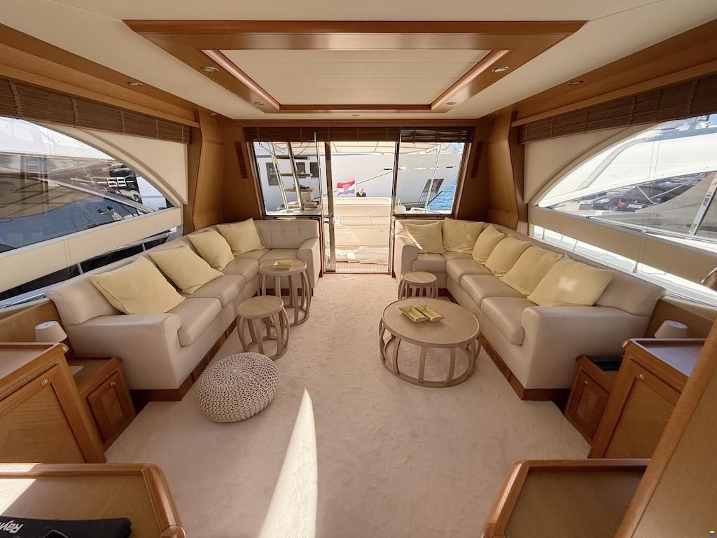 Mochi Craft Dolphin 64 Sun Top