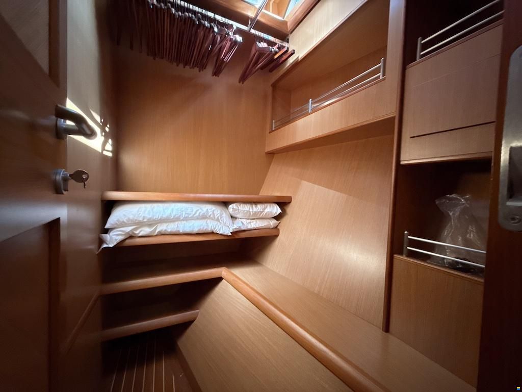 Mochi Craft Dolphin 64 Sun Top