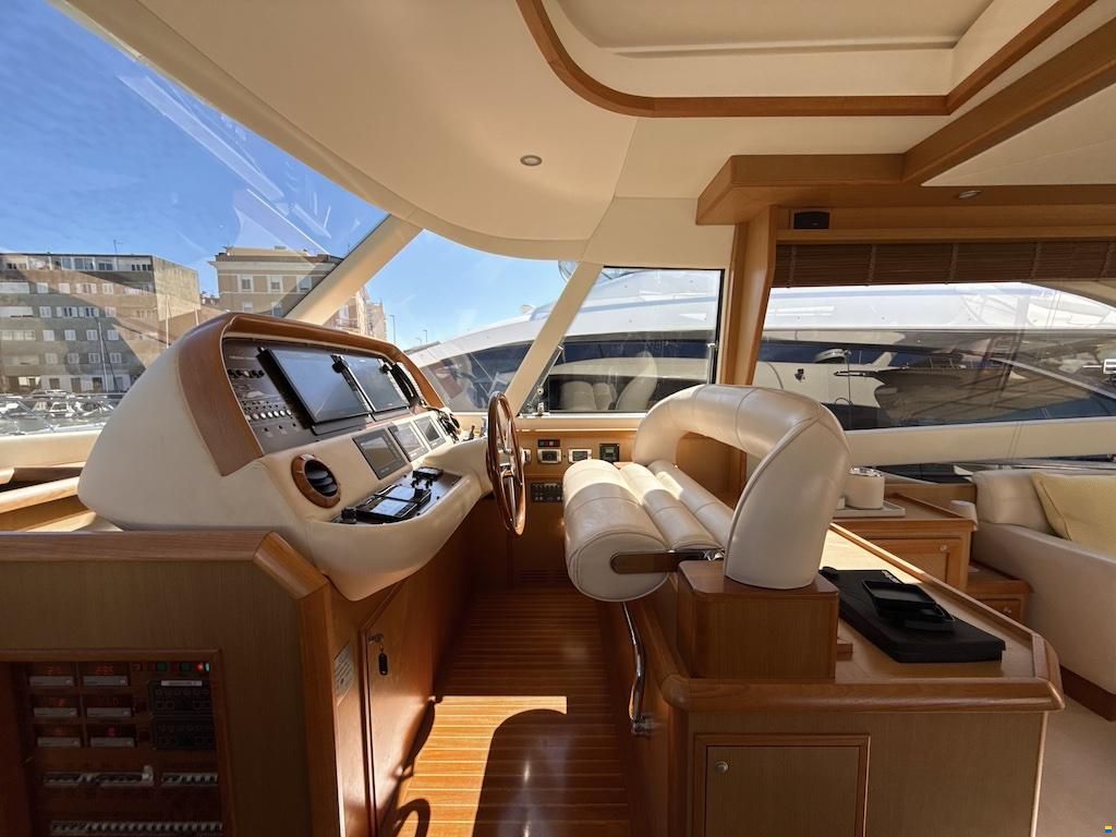 Mochi Craft Dolphin 64 Sun Top