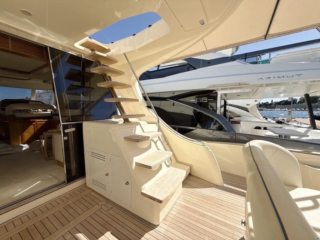 Mochi Craft Dolphin 64 Sun Top
