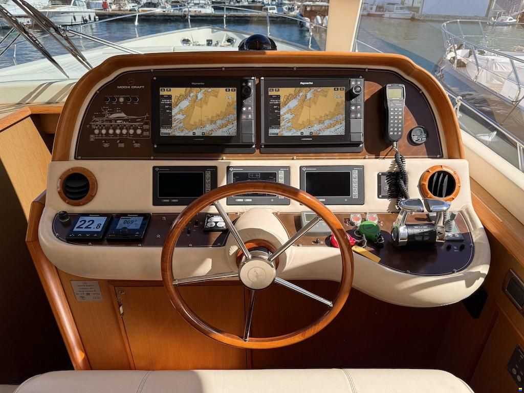 Mochi Craft Dolphin 64 Sun Top