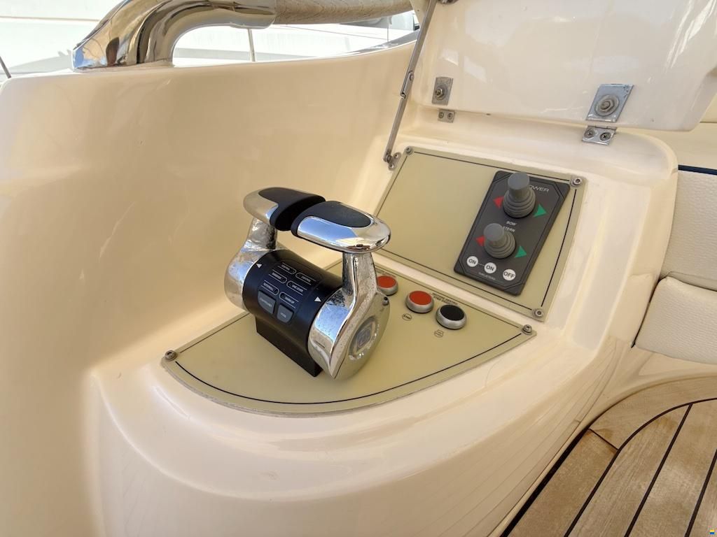Mochi Craft Dolphin 64 Sun Top