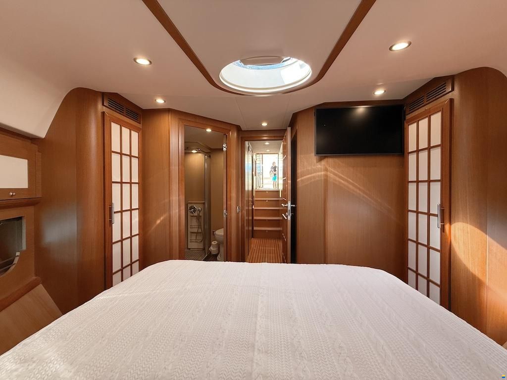Mochi Craft Dolphin 64 Sun Top