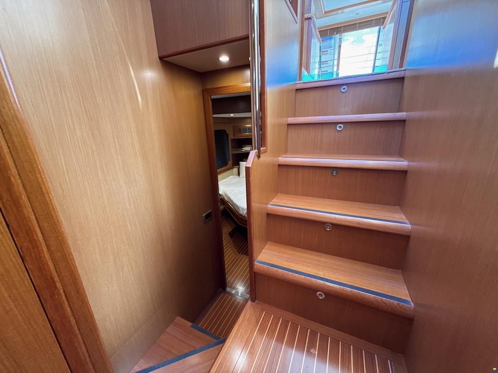 Mochi Craft Dolphin 64 Sun Top