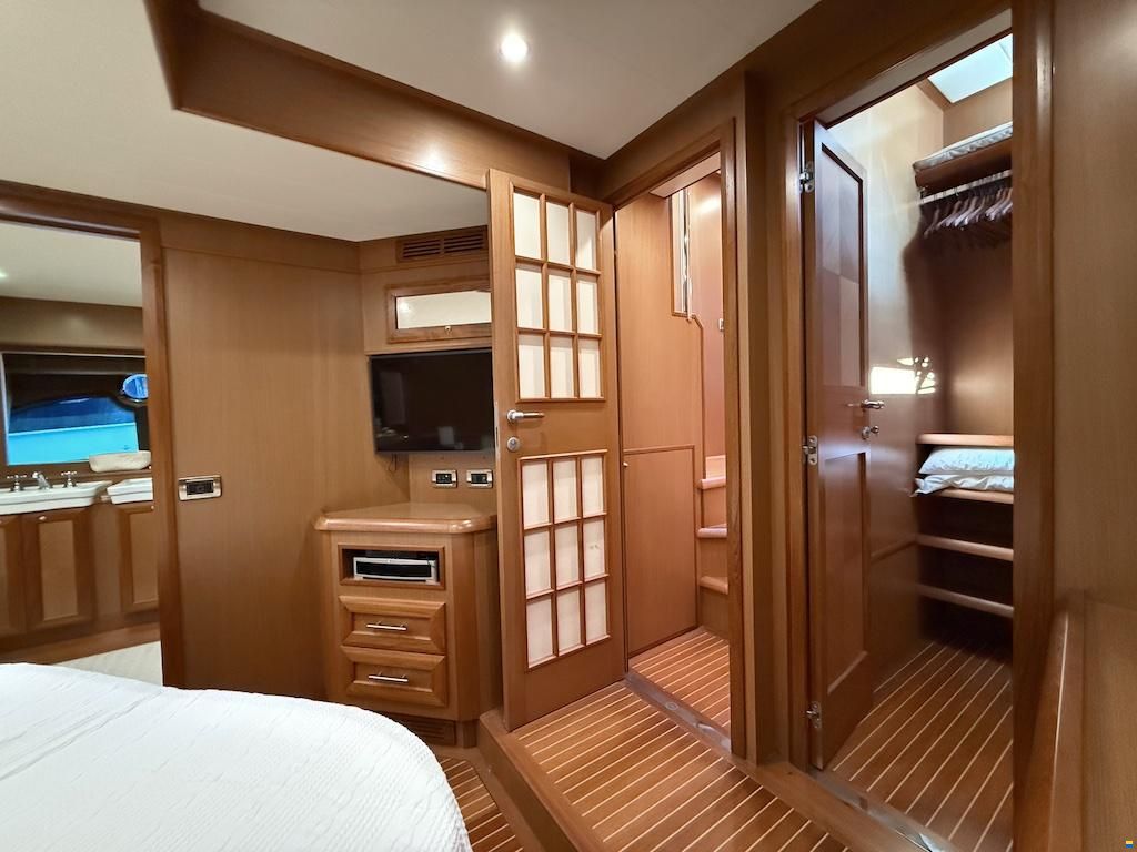Mochi Craft Dolphin 64 Sun Top