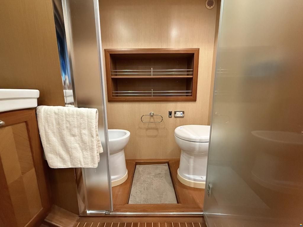 Mochi Craft Dolphin 64 Sun Top