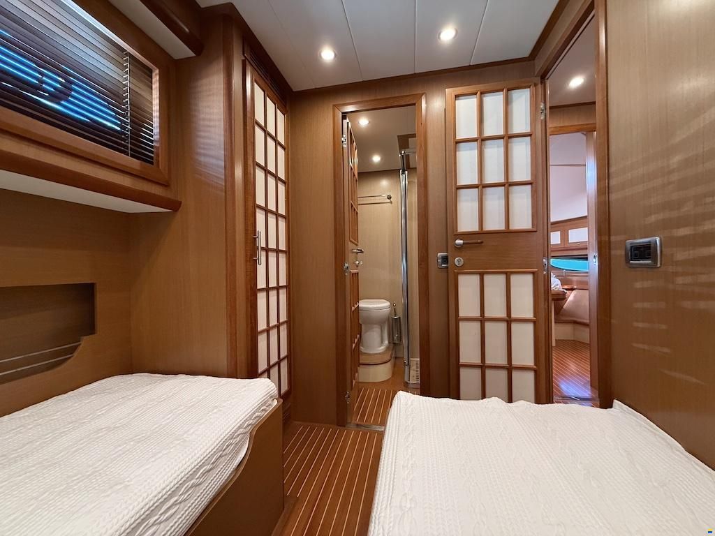 Mochi Craft Dolphin 64 Sun Top
