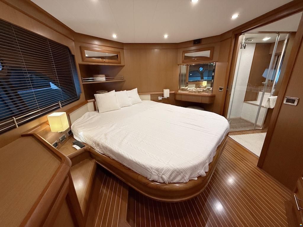 Mochi Craft Dolphin 64 Sun Top