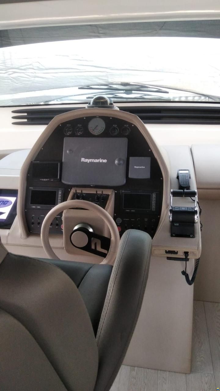 Pershing 76