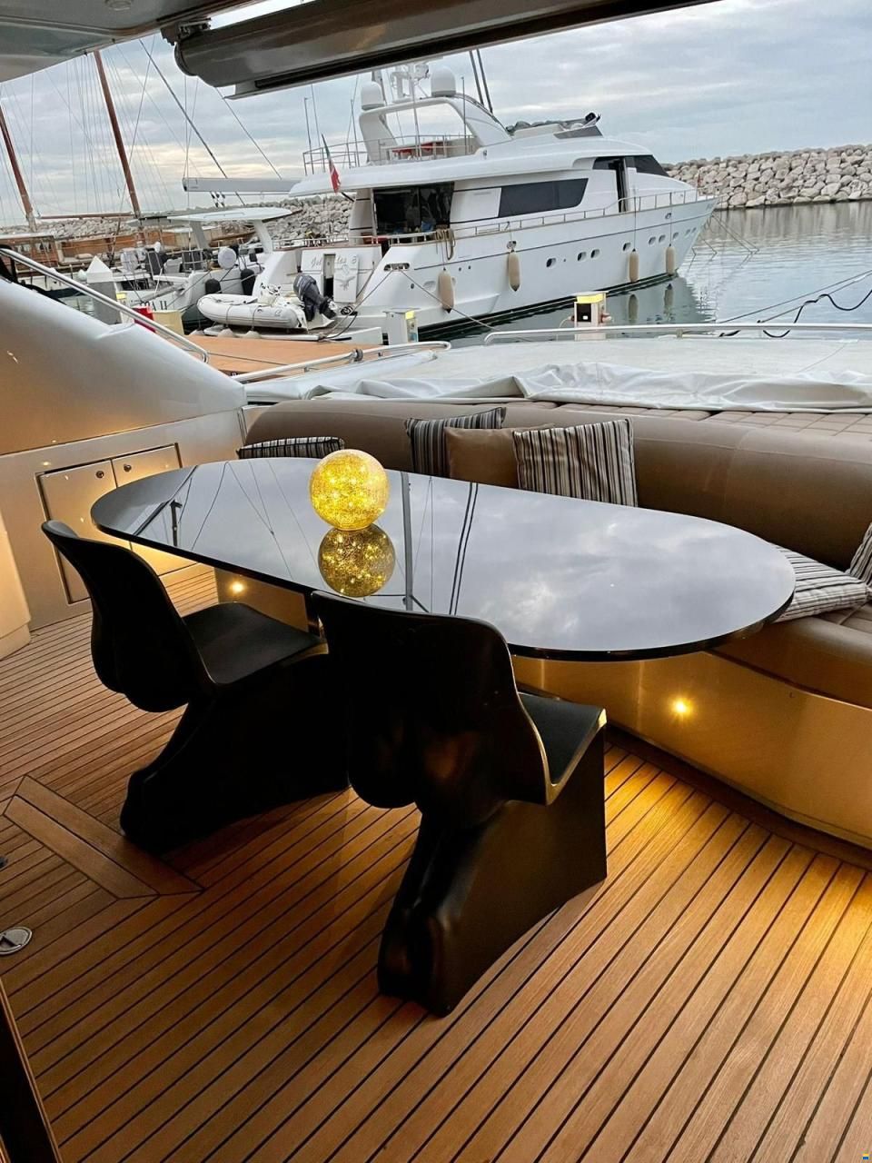 Pershing 76