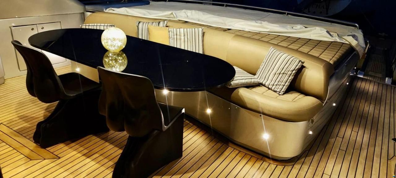 Pershing 76