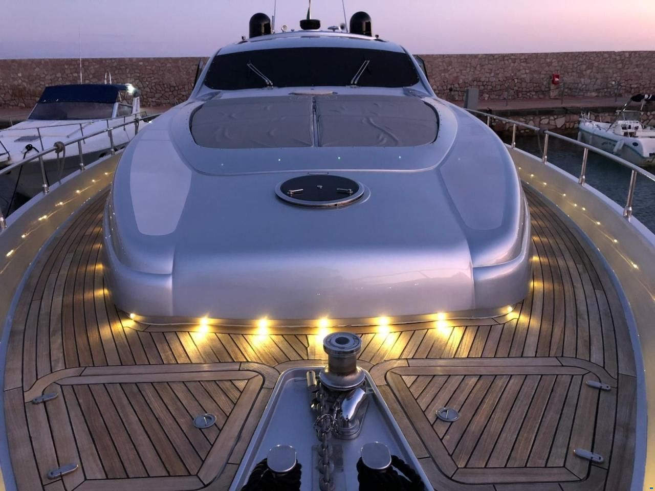 Pershing 76