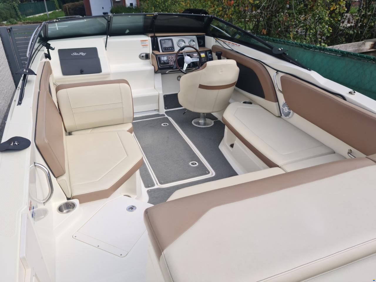 Sea Ray Sunsport 230 SPX