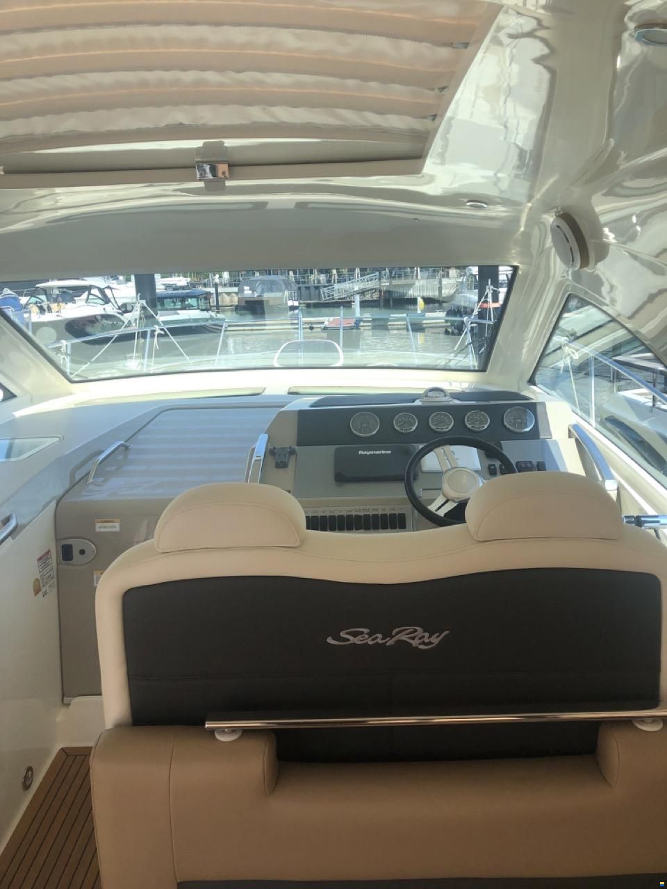 Sea Ray 355 DA Sundancer