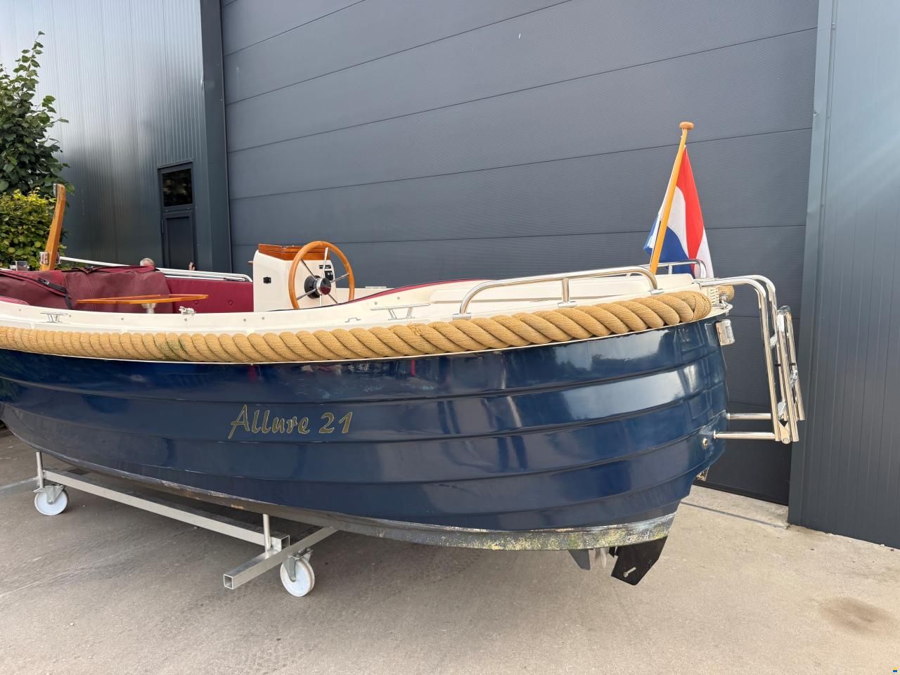 Crescent Allure 21