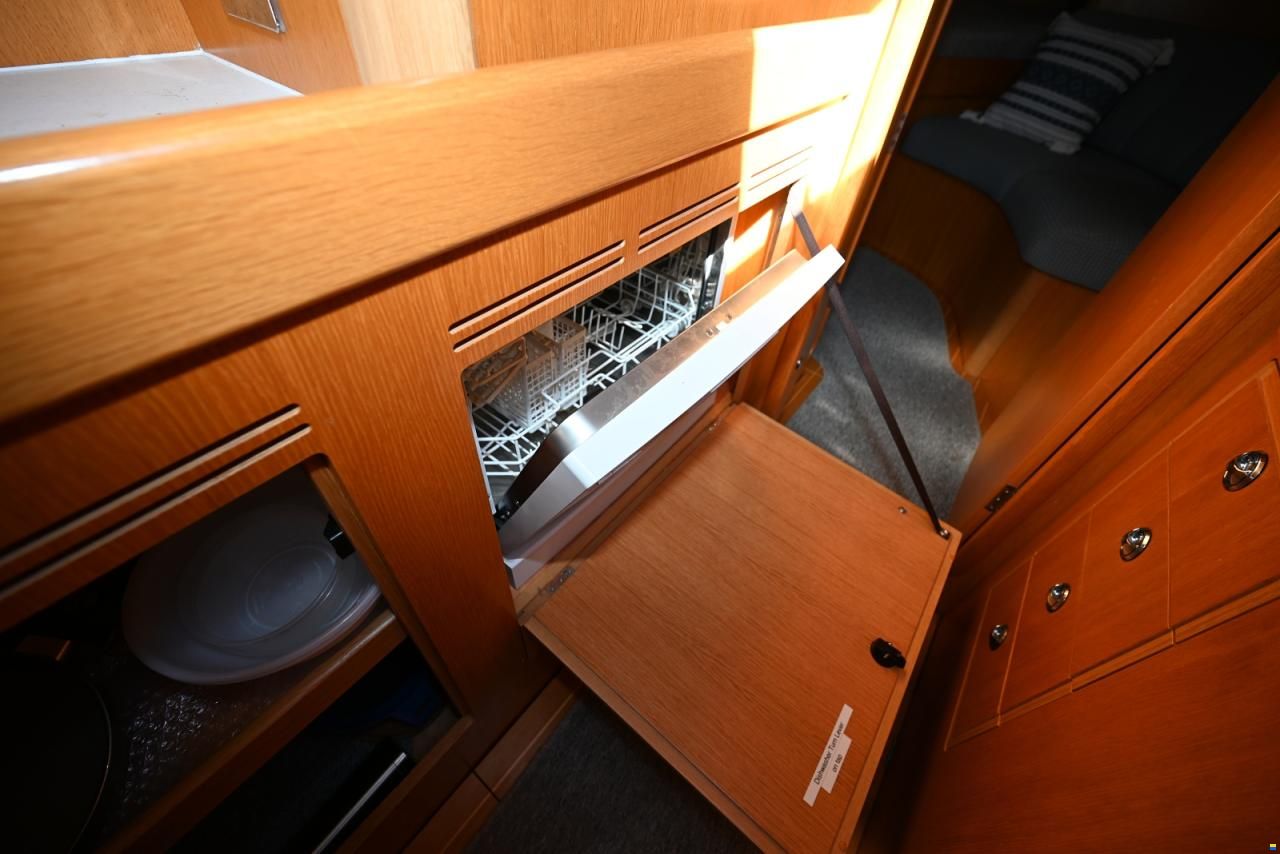 Hallberg-Rassy 44