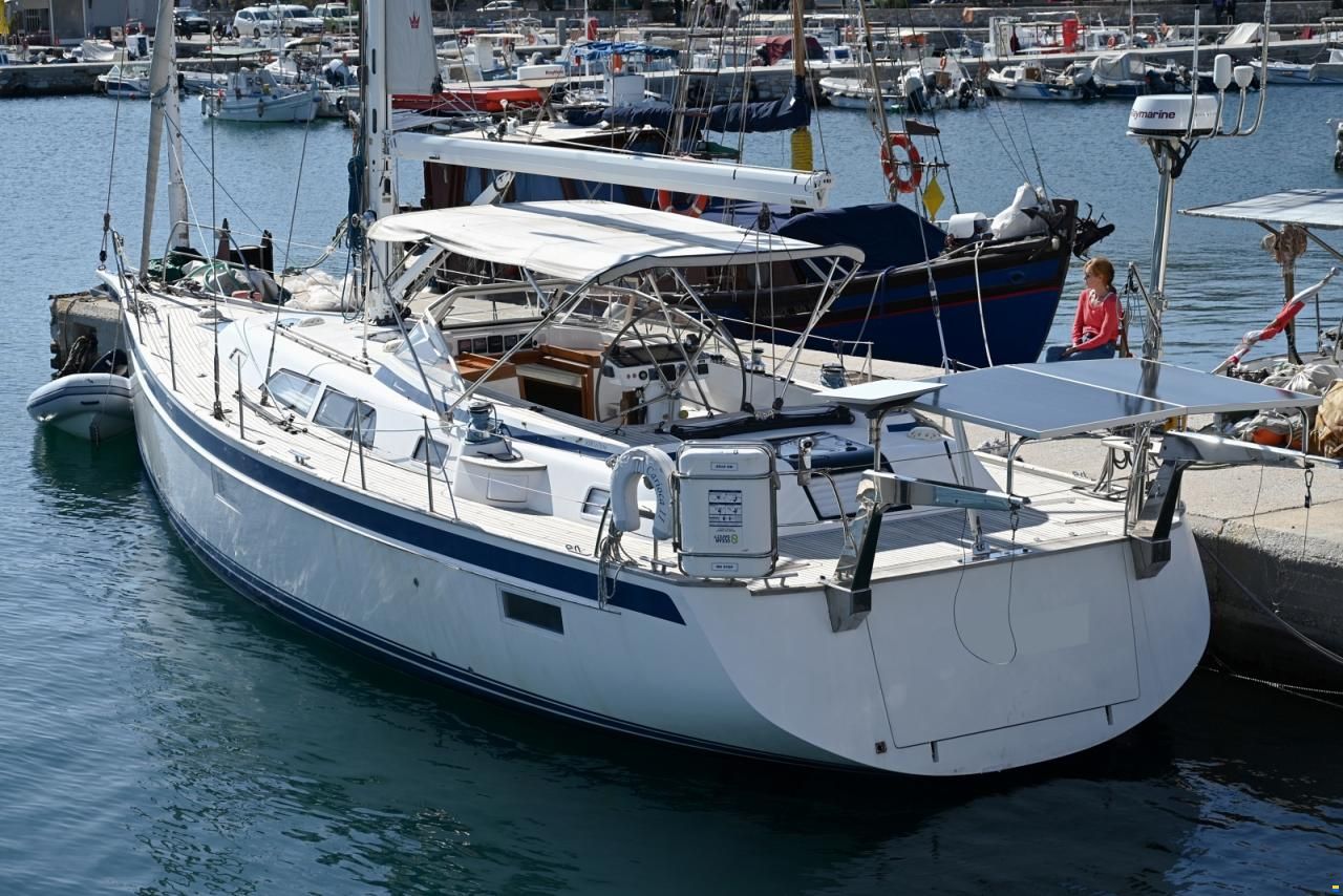 Hallberg-Rassy 44