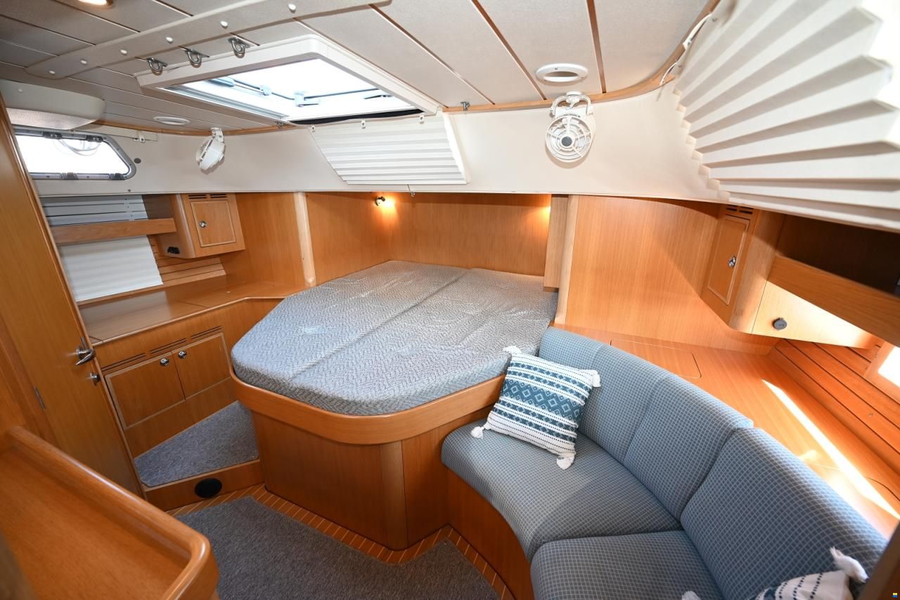Hallberg-Rassy 44