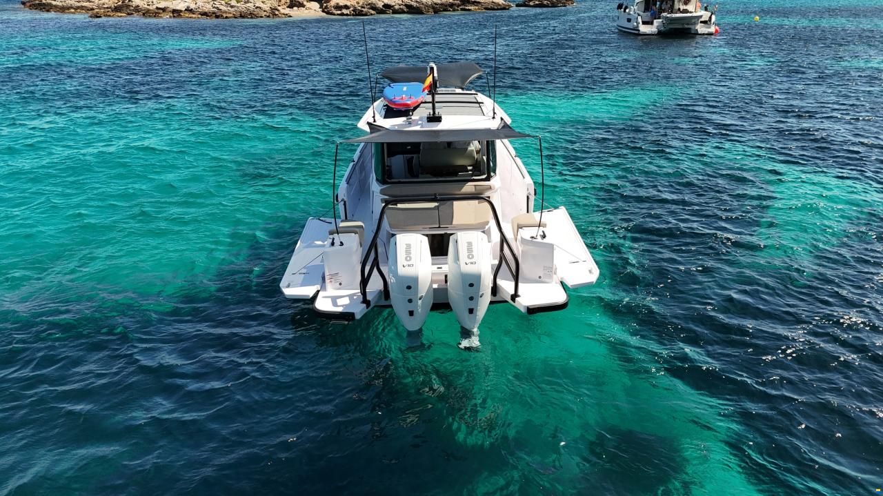 Axopar 38 XC Cross Cabin