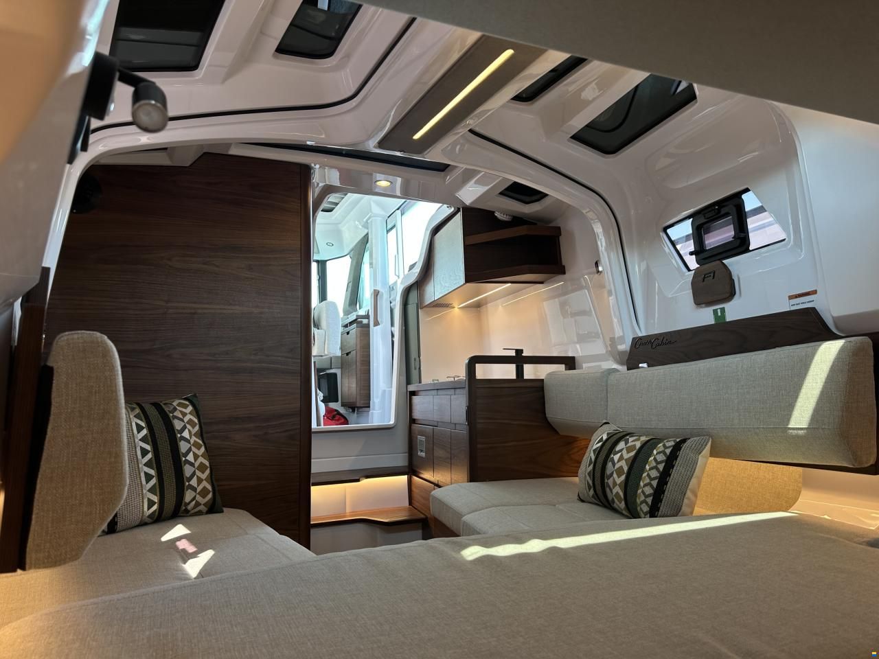 Axopar 38 XC Cross Cabin