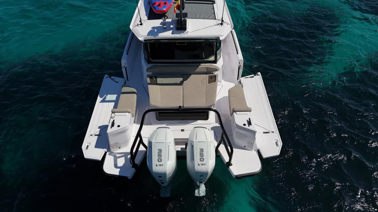 Axopar 38 XC Cross Cabin