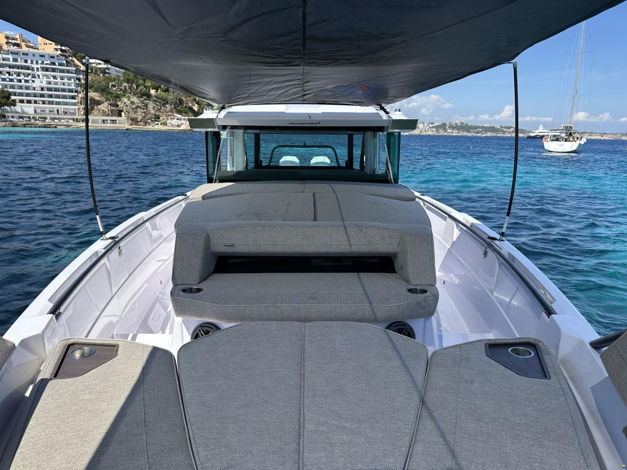 Axopar 38 XC Cross Cabin