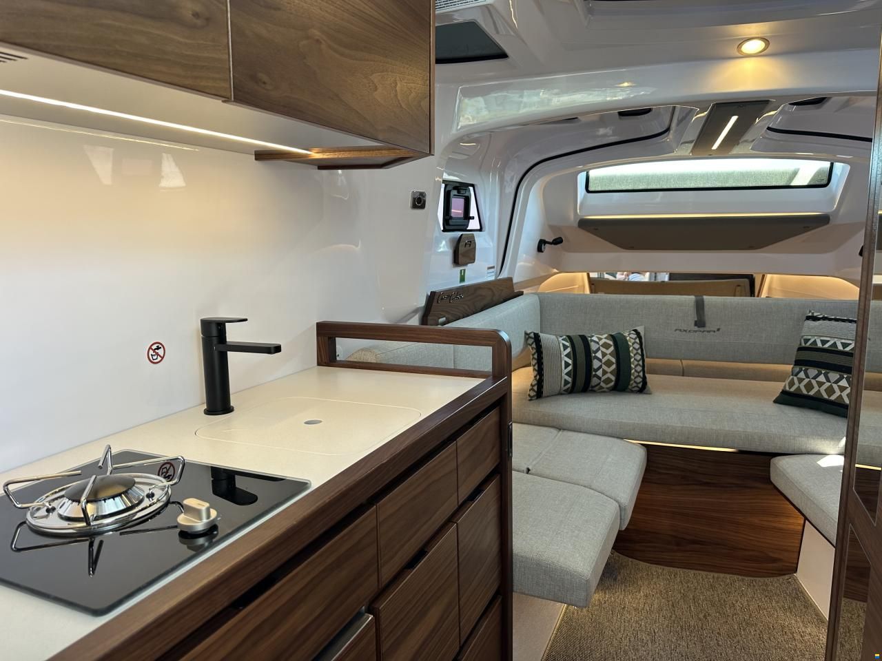 Axopar 38 XC Cross Cabin