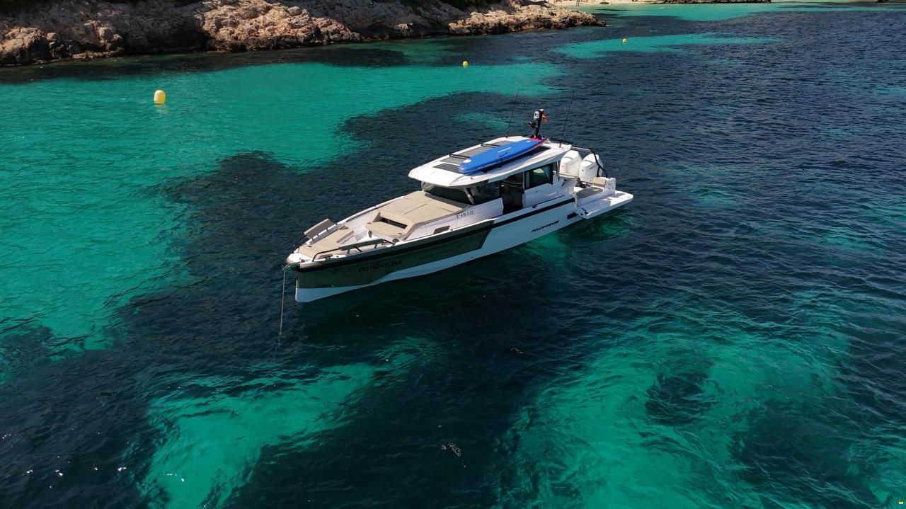 Axopar 38 XC Cross Cabin