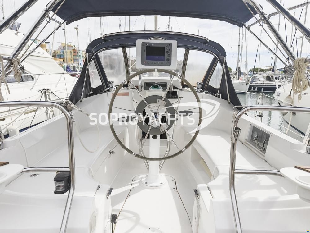 Hunter 33