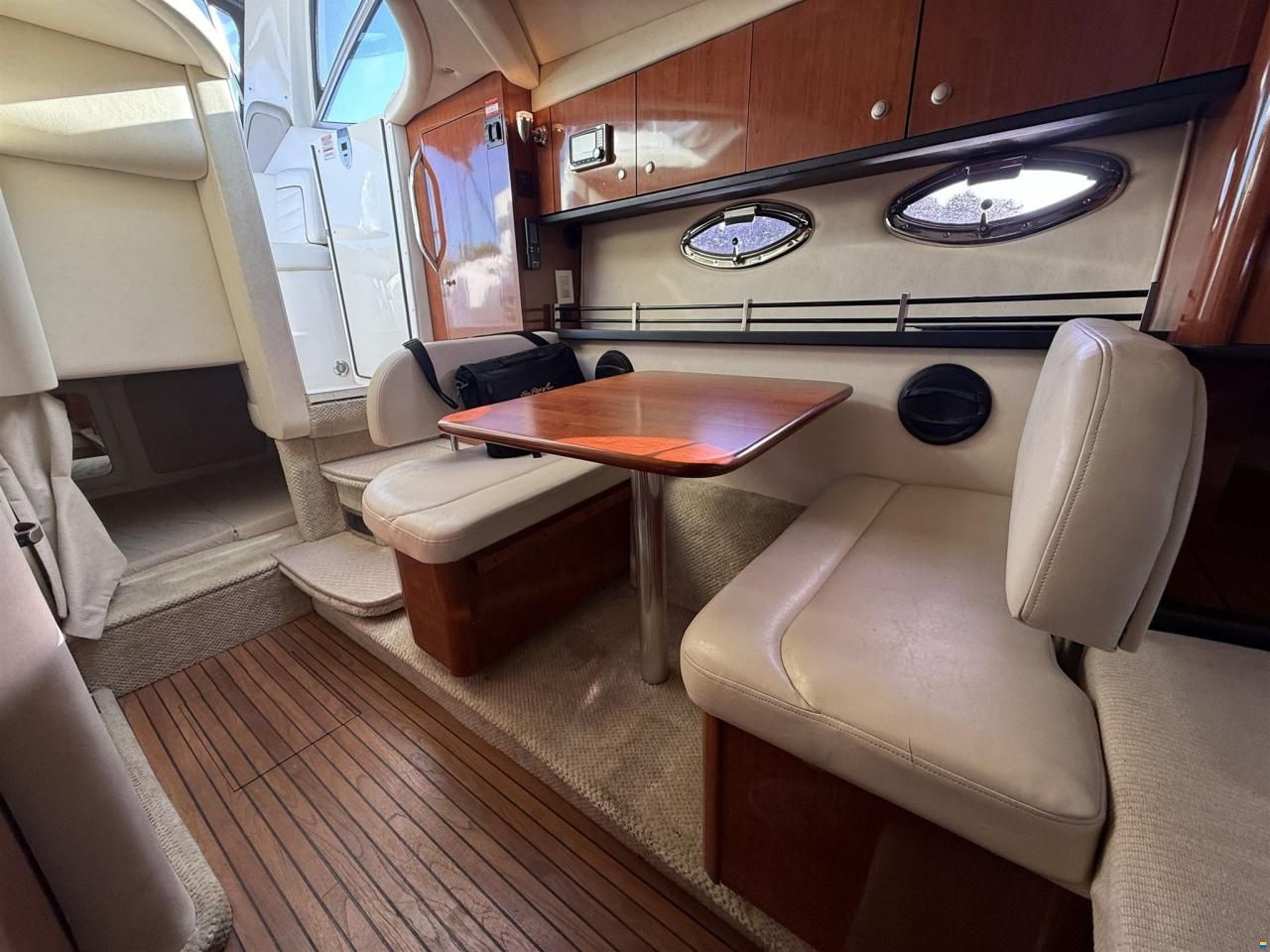 Sea Ray Sundancer 325
