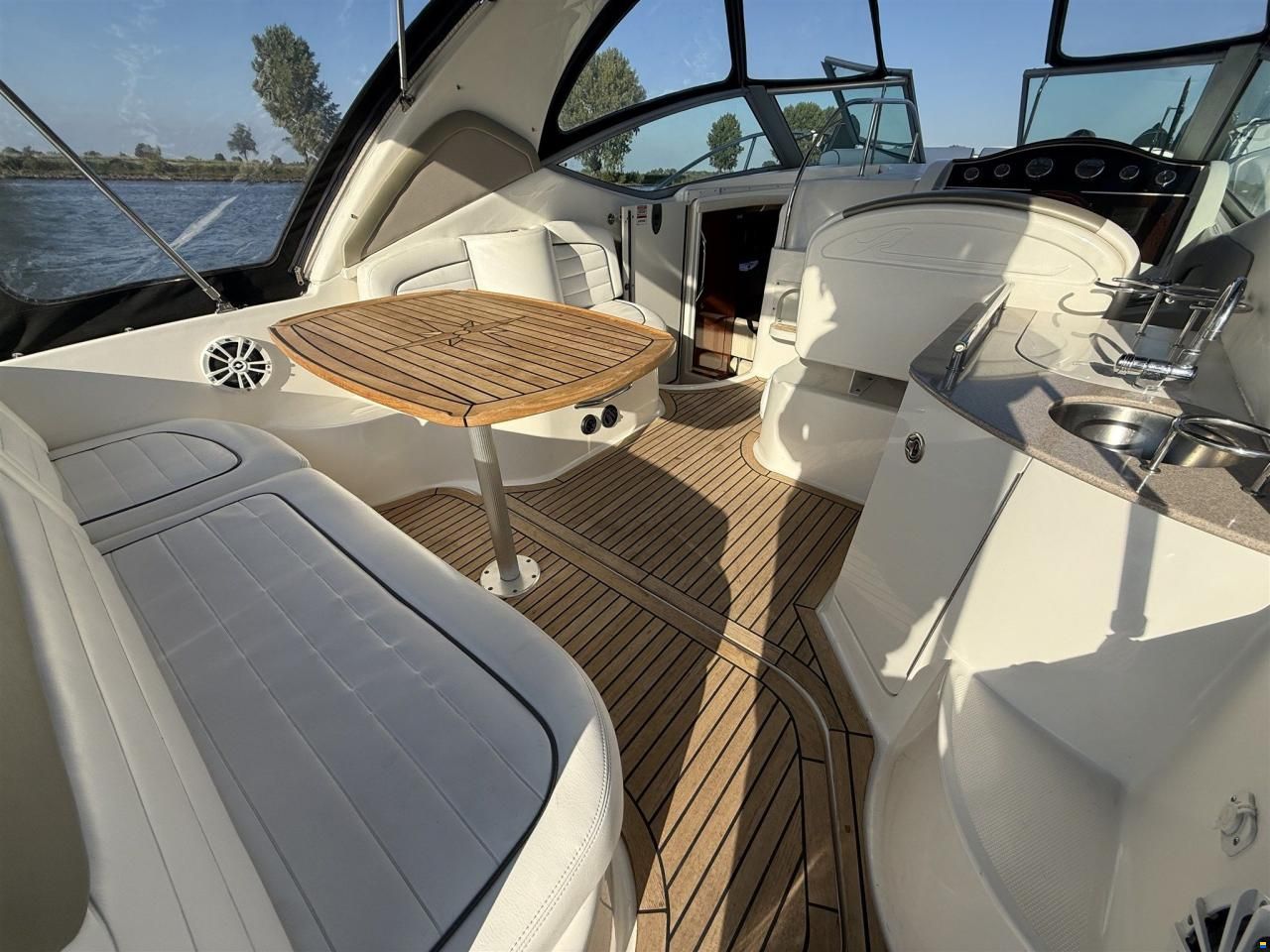 Sea Ray Sundancer 325