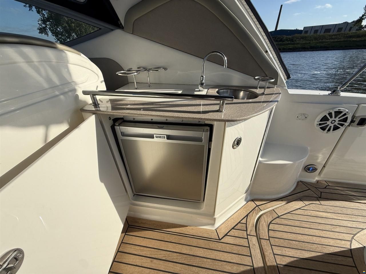 Sea Ray Sundancer 325