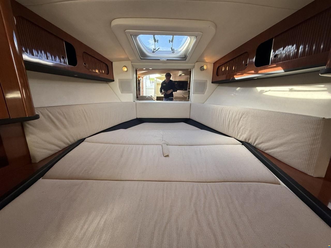 Sea Ray Sundancer 325