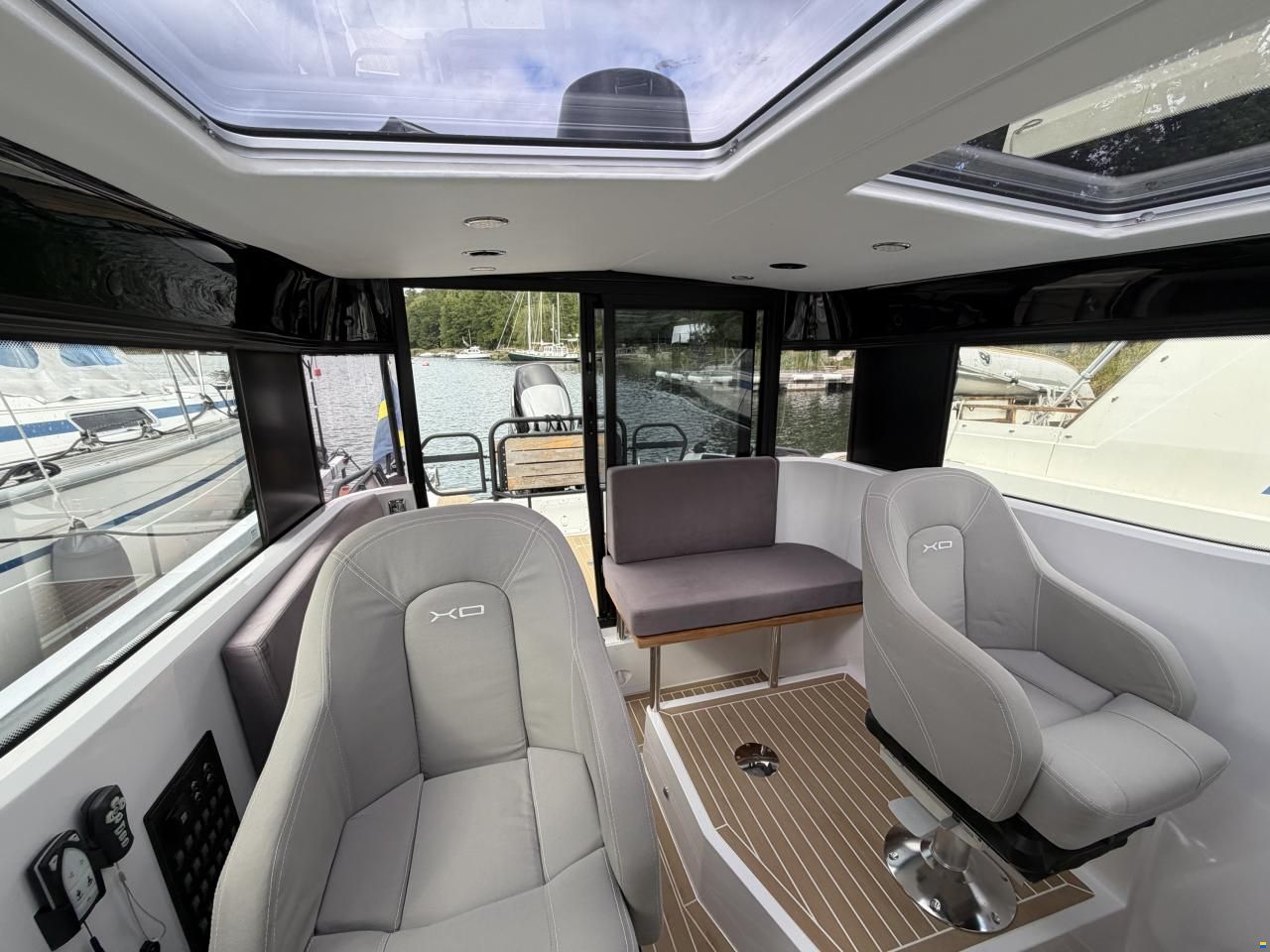 XO Boats 270 Cabin
