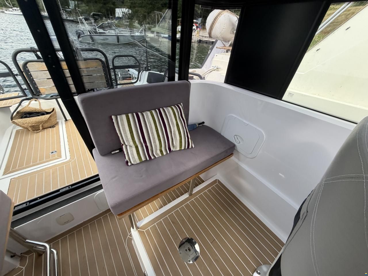 XO Boats 270 Cabin