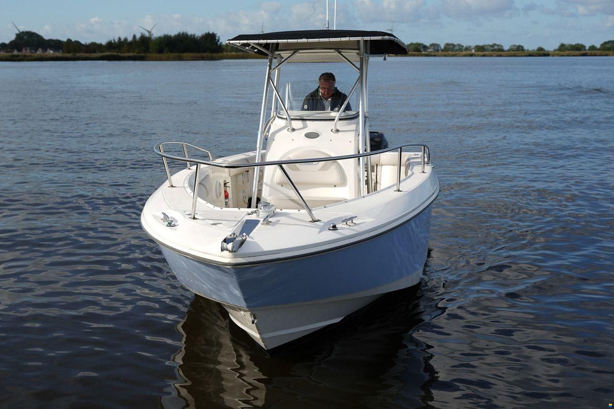 Boston Whaler 270 Outrage