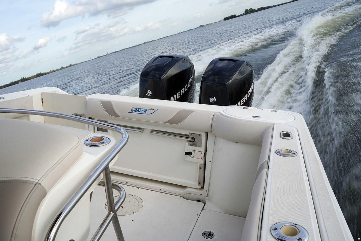 Boston Whaler 270 Outrage