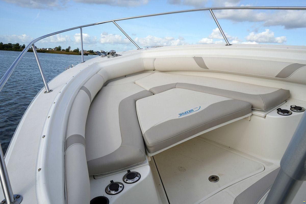 Boston Whaler 270 Outrage
