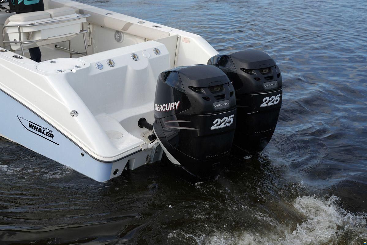 Boston Whaler 270 Outrage