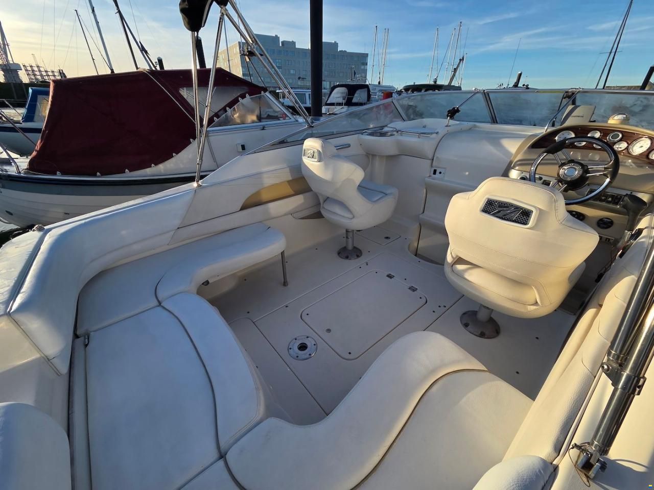 Larson 220 Cabrio Cuddy